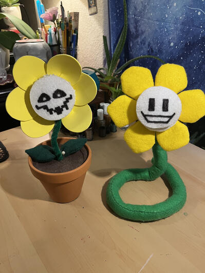 Flowey the Flower(s) with interchangable faces